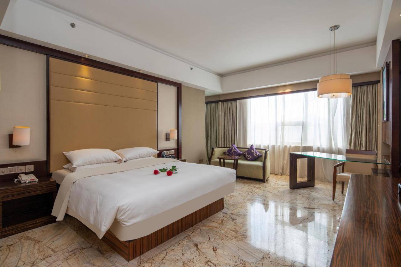 King Royal Hotel Yunfu Exterior foto
