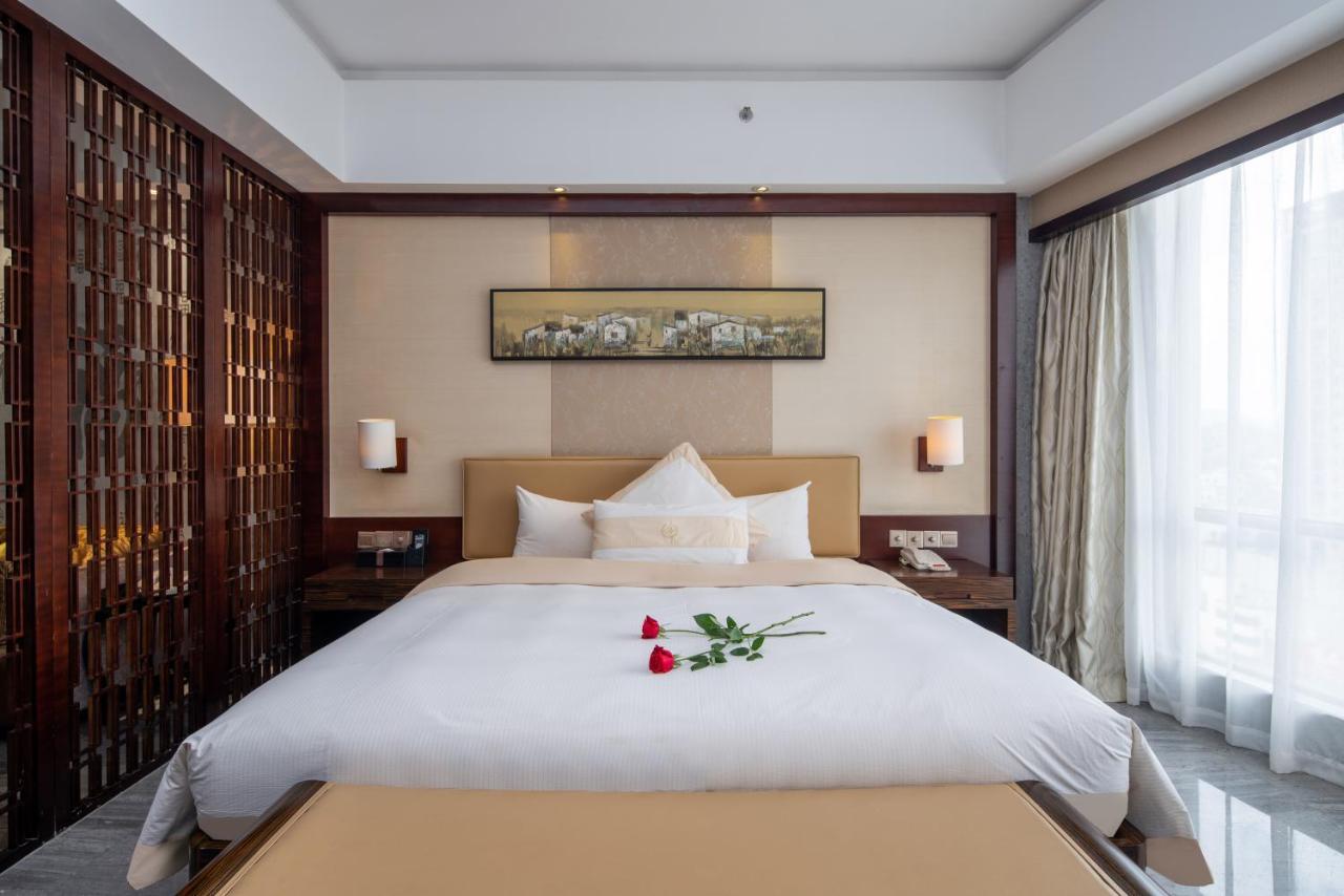 King Royal Hotel Yunfu Exterior foto